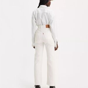 Levi’s Ribcage Ankle Length Cloud Over White size 28